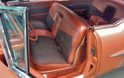 1958 Cadillac Sedan deVille: interiér
