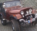 Cadillac Ranch - 70 let Jeep