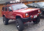 Cadillac Ranch - 70 let Jeep