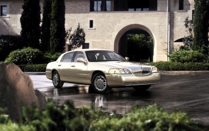 2008 Lincoln Town Car: Signature Limited