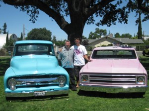 Marc Kellam se synem a 1956 F-100 a 1967 Chevy Stepside